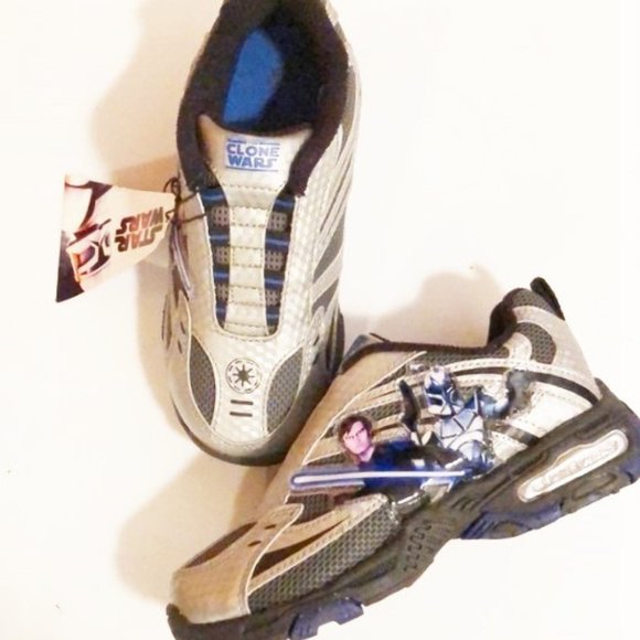 Shoes Star Wars boys new sizes 10.5M or 11.5M flashing lights - Picture 1 of 4